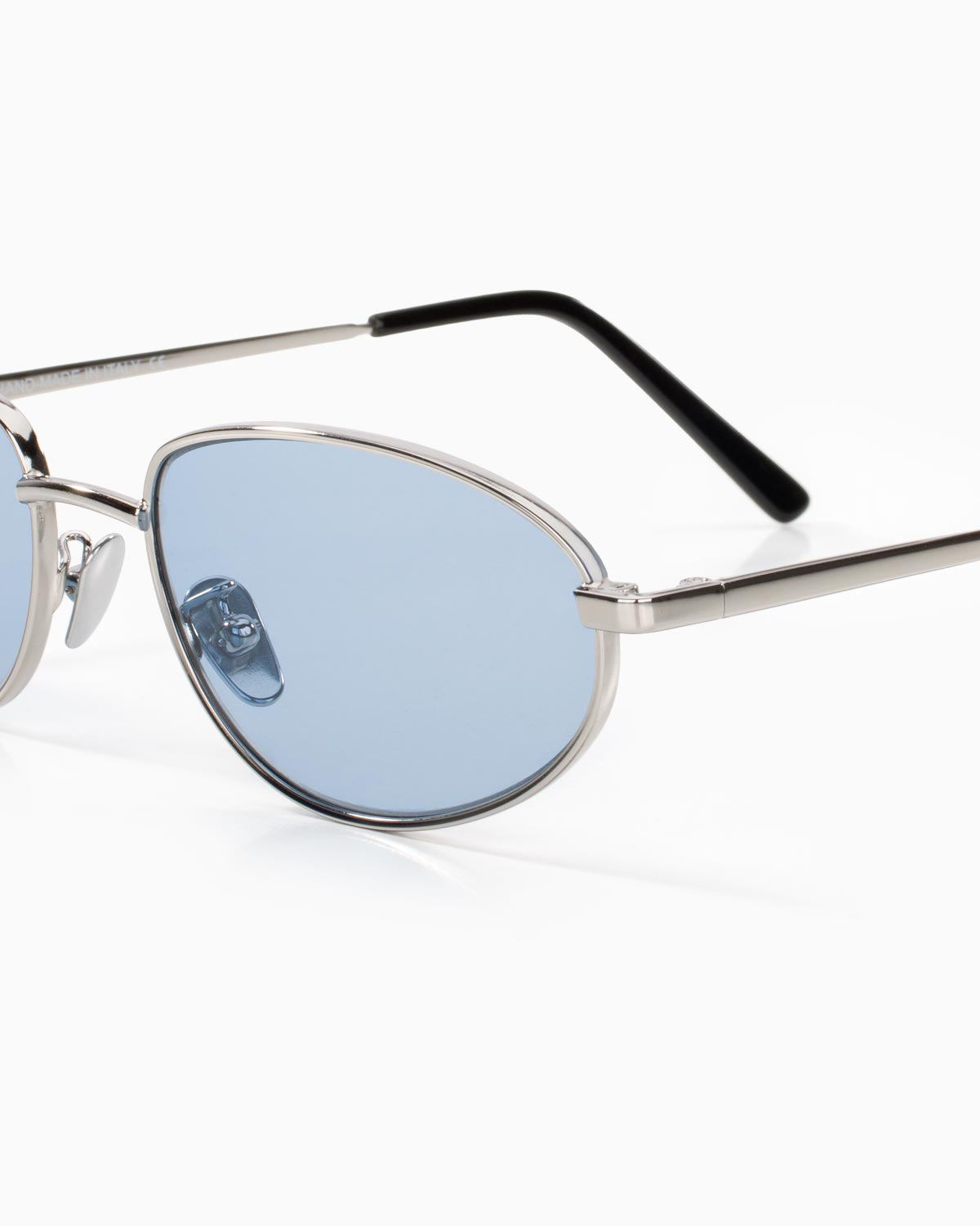 ME & JOE Noma silver sunglasses with blue lenses – frame detail