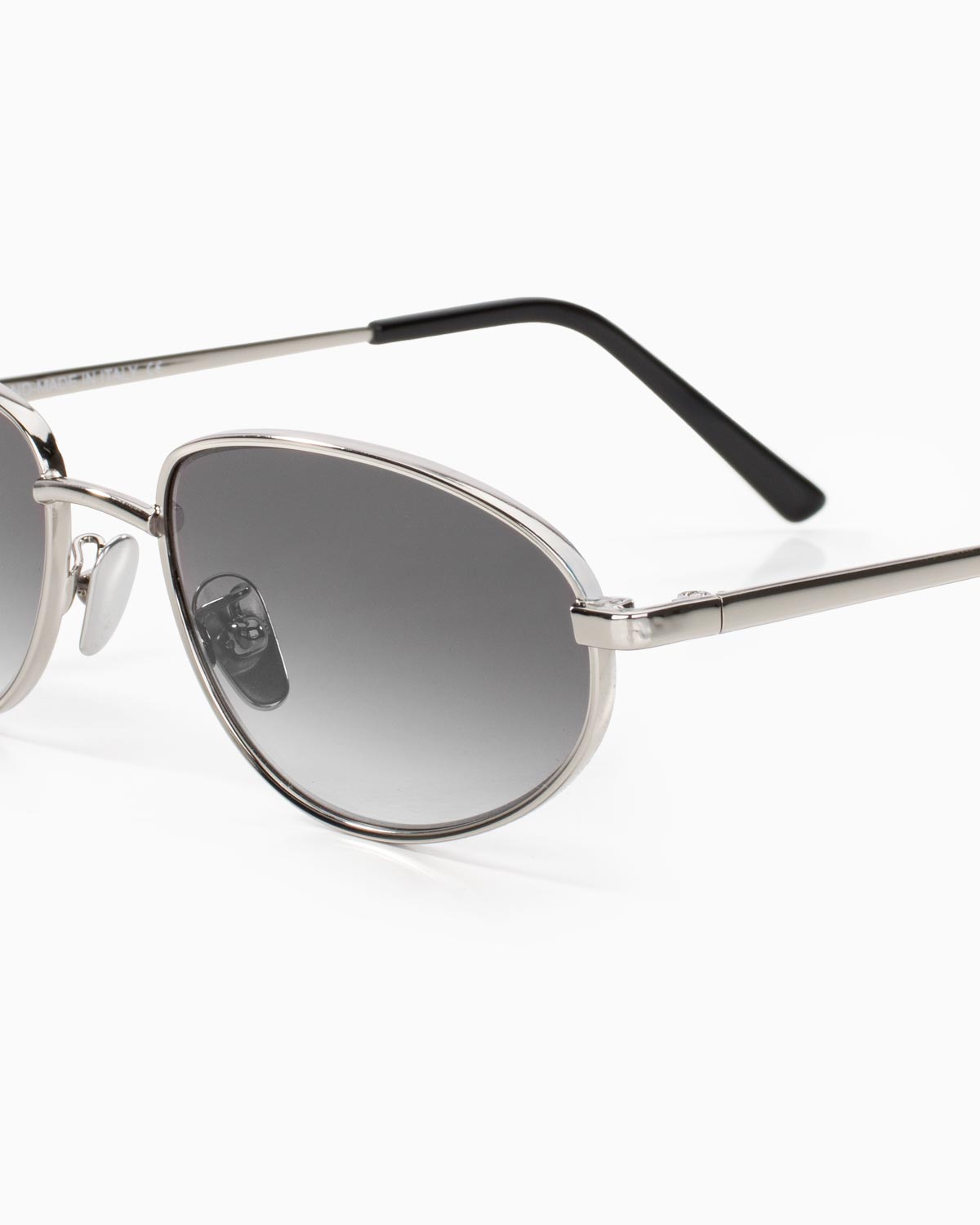 ME & JOE Noma Silver sunglasses with gradient grey  lenses – frame detail