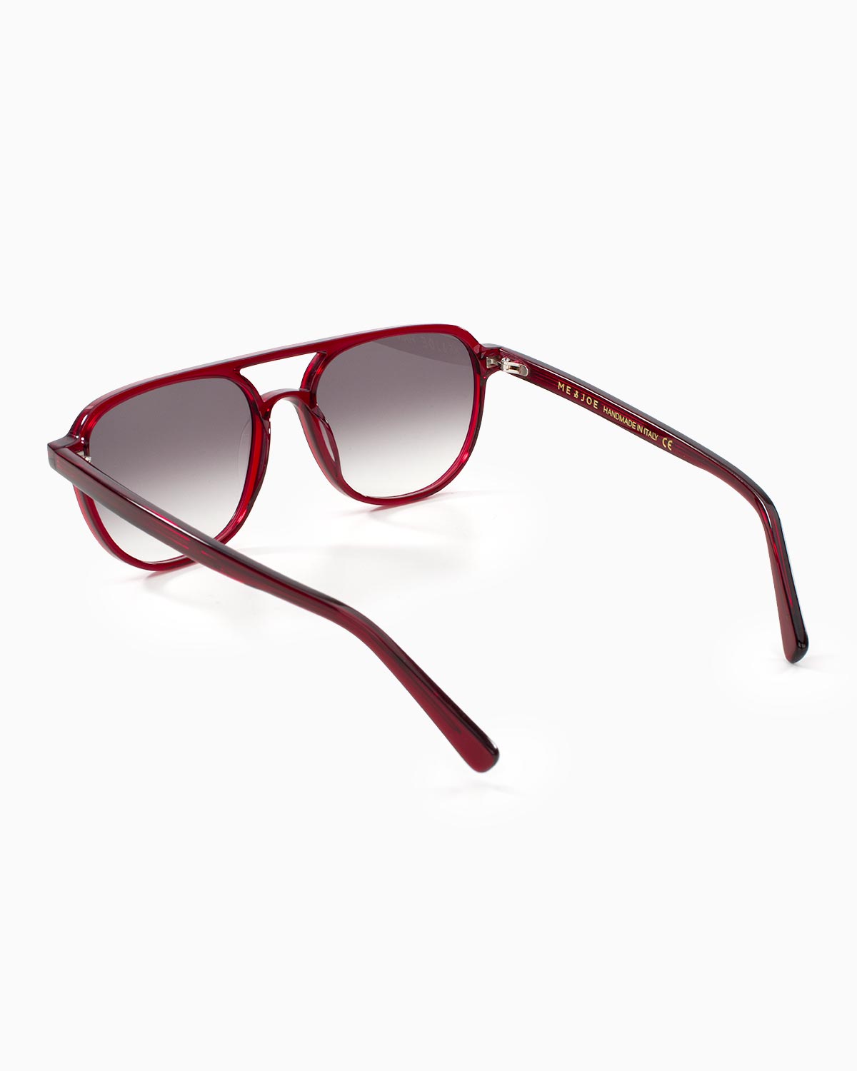 ME & JOE Rene burgundy sunglasses with grey gradient lenses - three-quarter view