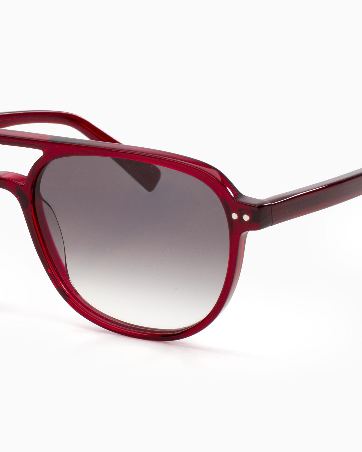 ME & JOE Rene burgundy sunglasses with grey gradient lenses - detail view