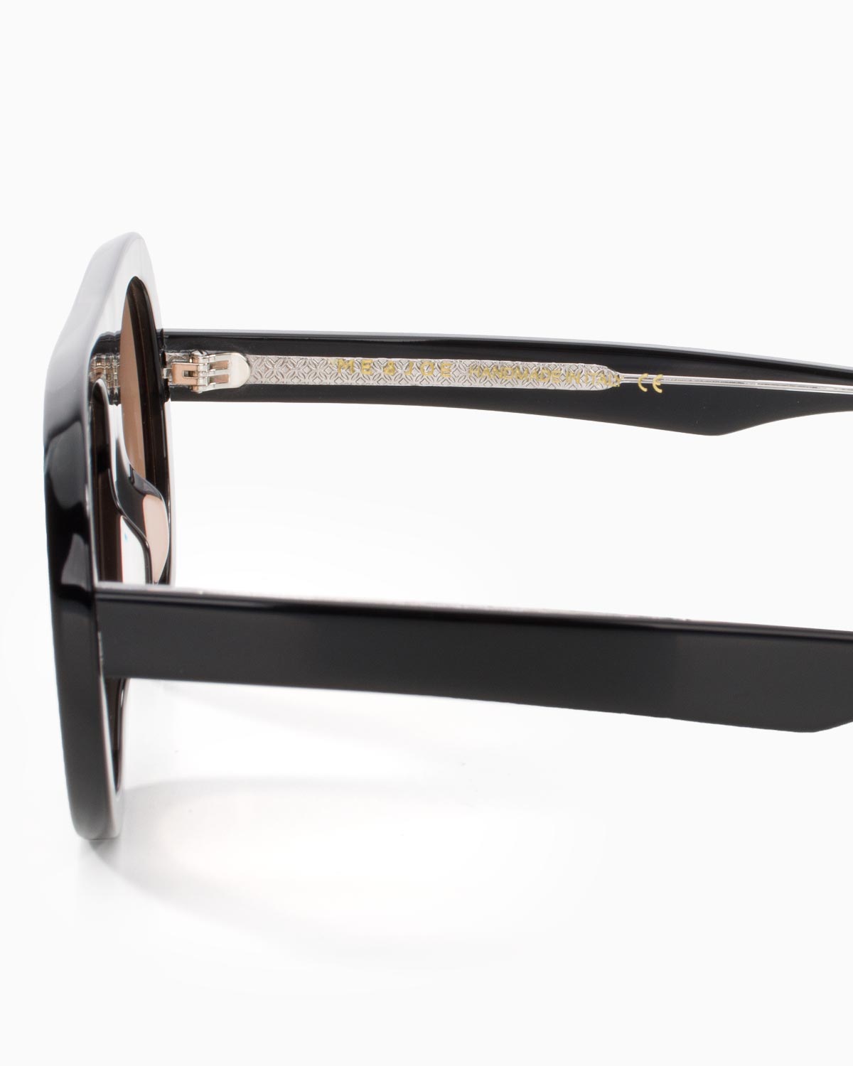 ME & JOE Riviera black sunglasses with light brown lenses –side view