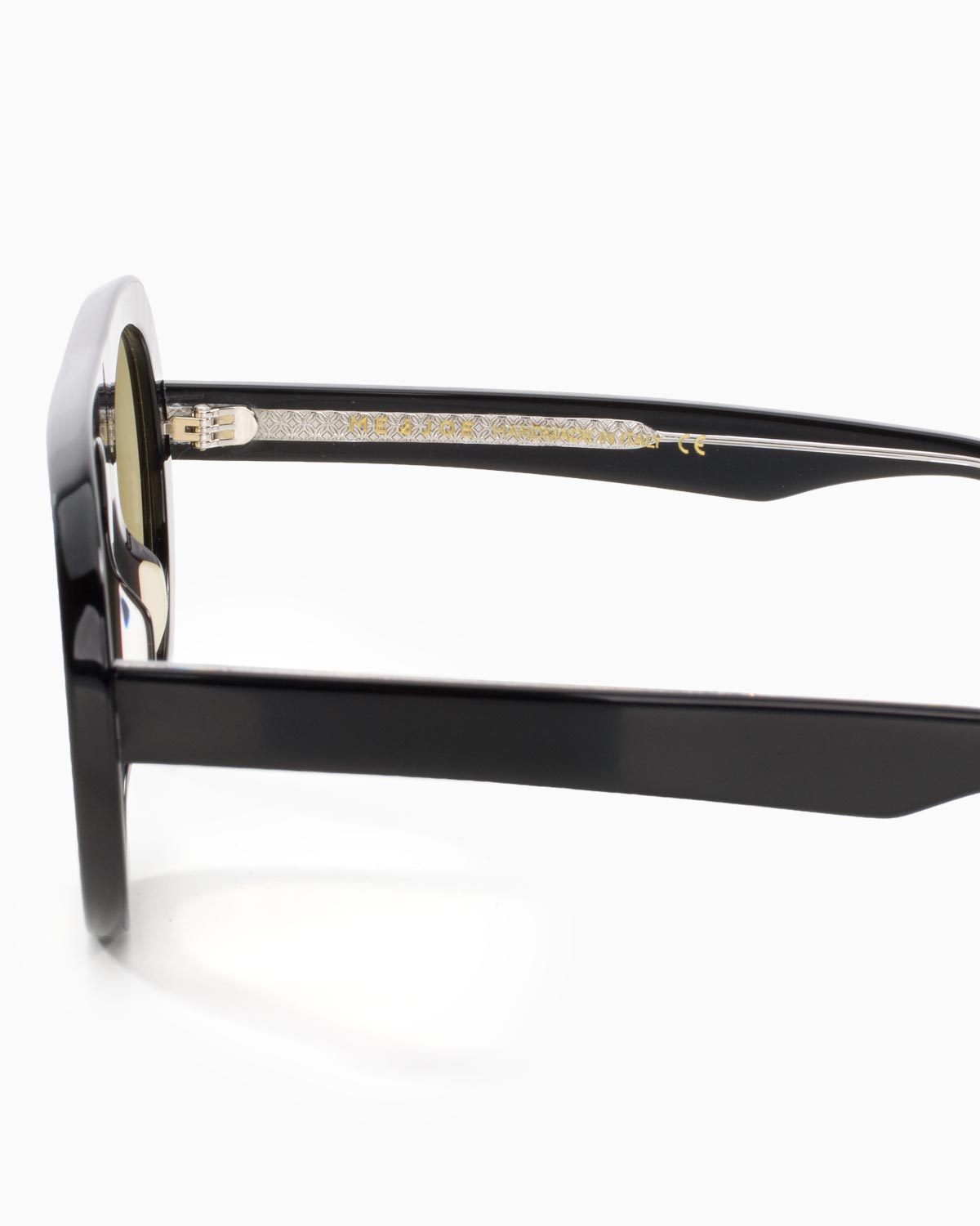 ME & JOE Riviera black sunglasses with amber lenses – side view