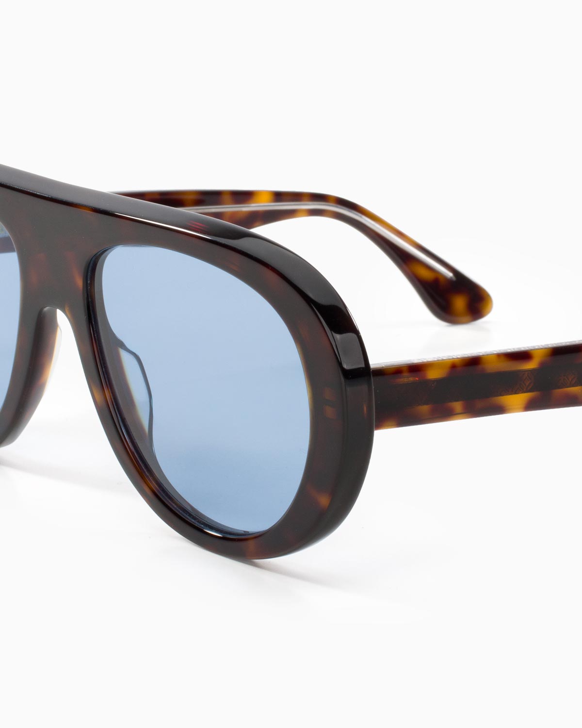 ME & JOE Riviera tortoise sunglasses with light blue lenses – rear three-quarter view