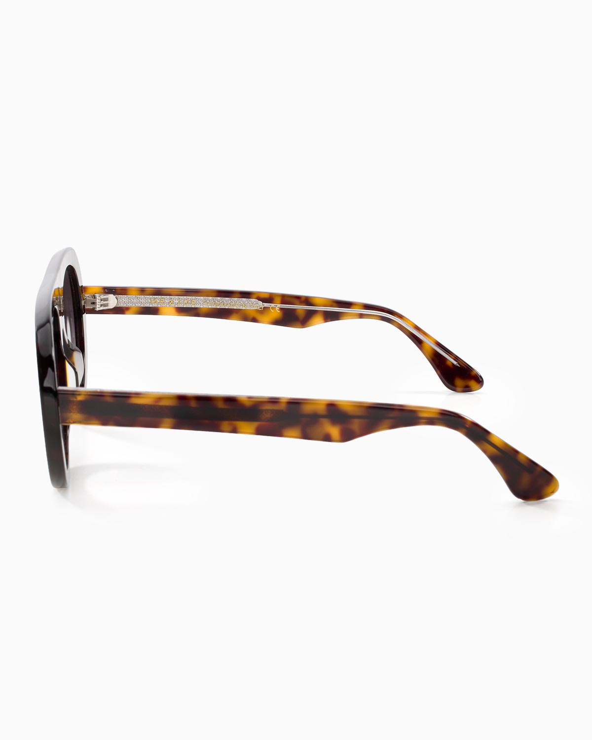 ME & JOE Riviera Tortoise sunglasses with grey gradient lenses – side view