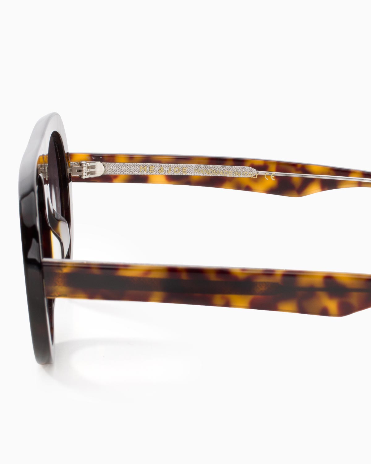 ME & JOE Riviera Tortoise sunglasses with grey gradient lenses – side view