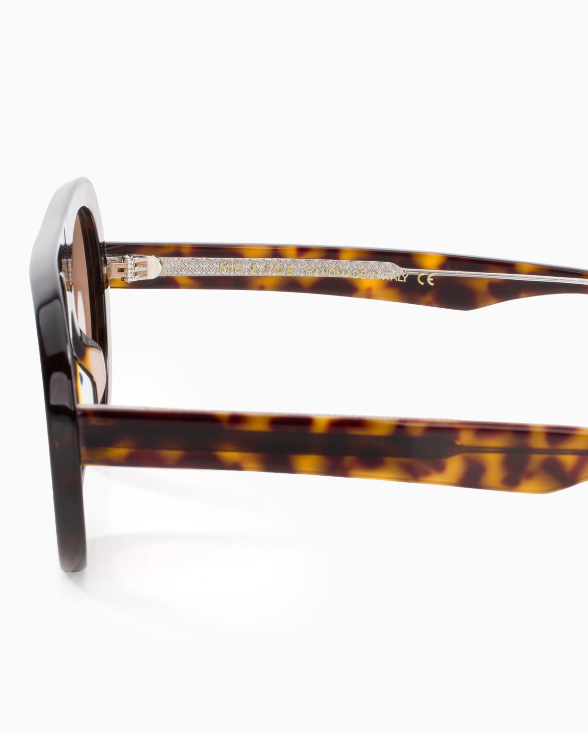 ME & JOE Riviera Tortoise sunglasses with light brown lenses – side view