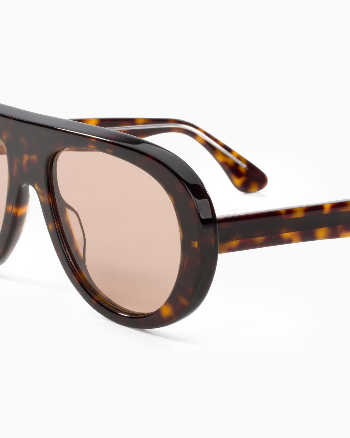 ME & JOE Riviera Tortoise sunglasses with light brown lenses – rear three-quarter view