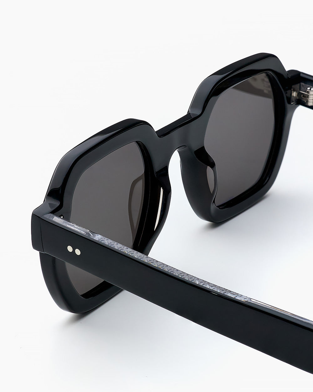 ME & JOE Sandro black sunglasses – detail view