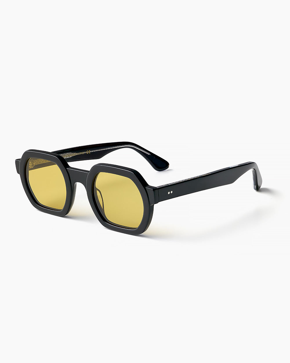 ME & JOE Sandro black sunglasses with yellow lenses  – three-quarter view
