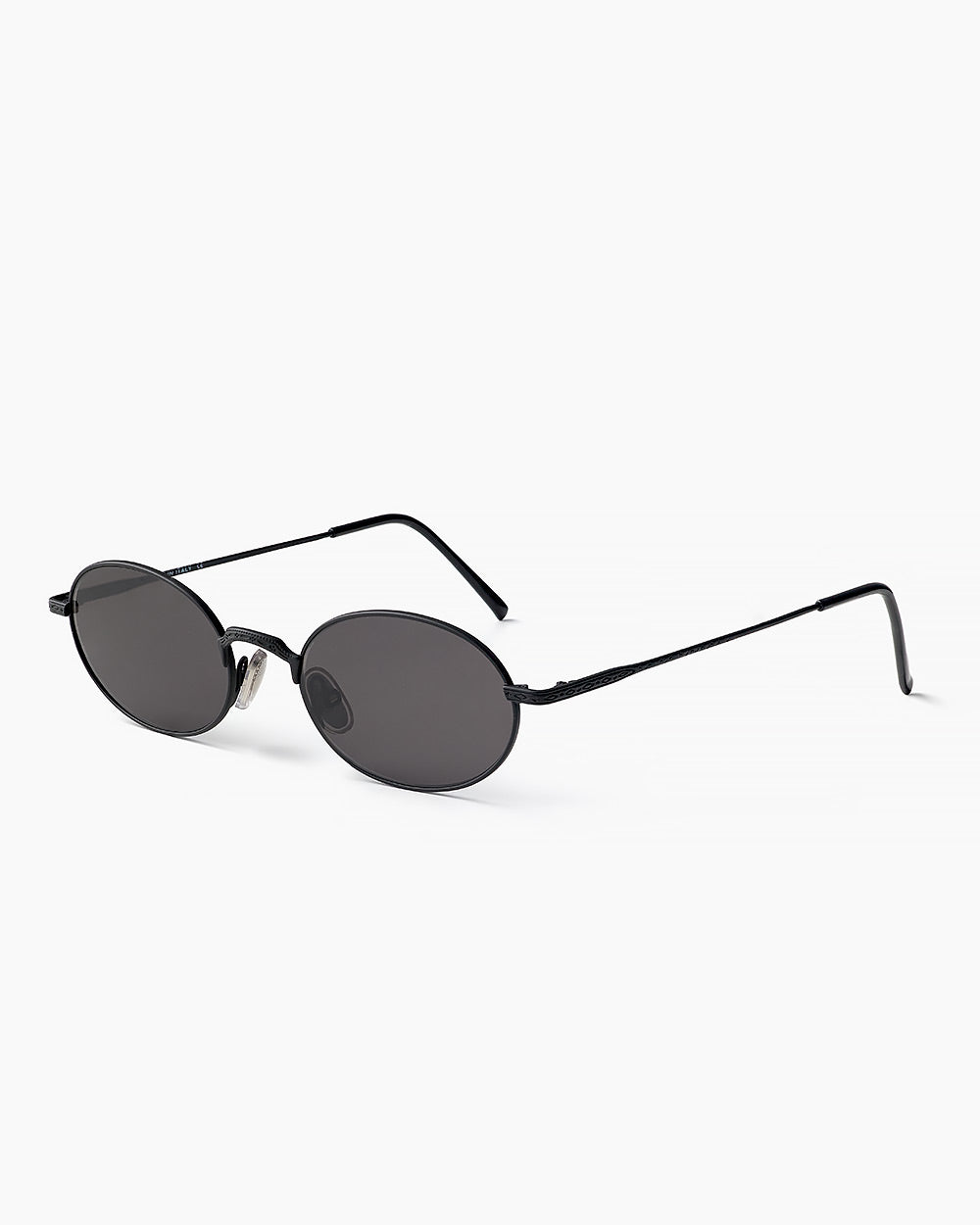 ME & JOE Soma black sunglasses – threequarter view