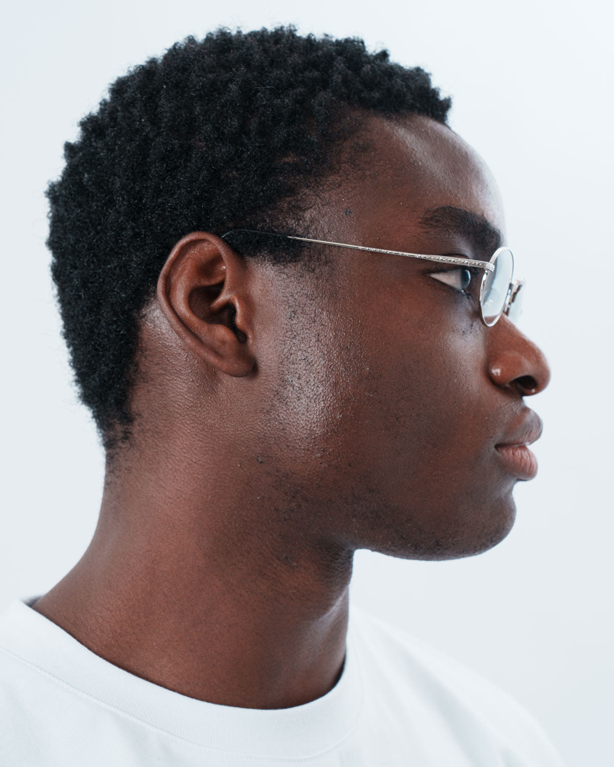 Man wearing ME & JOE Soma silver sunglasses – side view