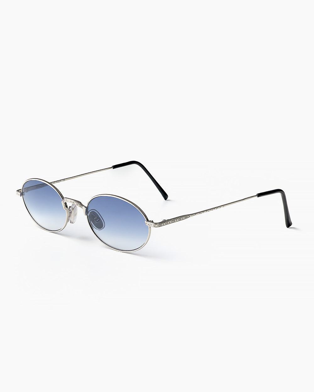 ME & JOE Soma silver sunglasses with blue degrade lenses– three-quarter view
