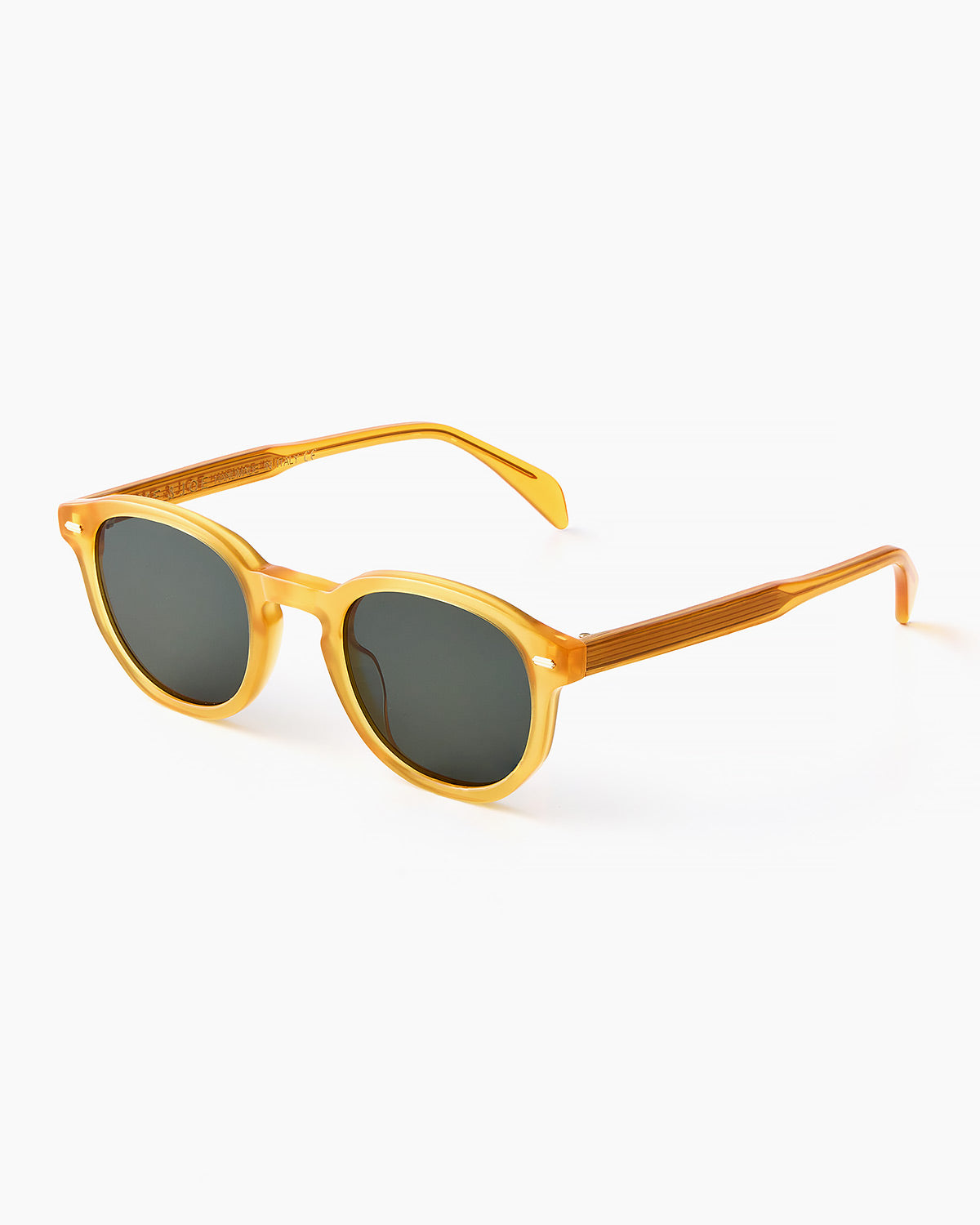 ME & JOE Vincent honey sunglasses – three-quarter view