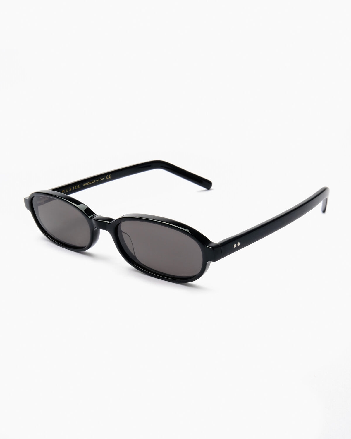 ME & JOE Iris sunglasses in black – side view showing profile, Black frame, Black lenses, hover_woman