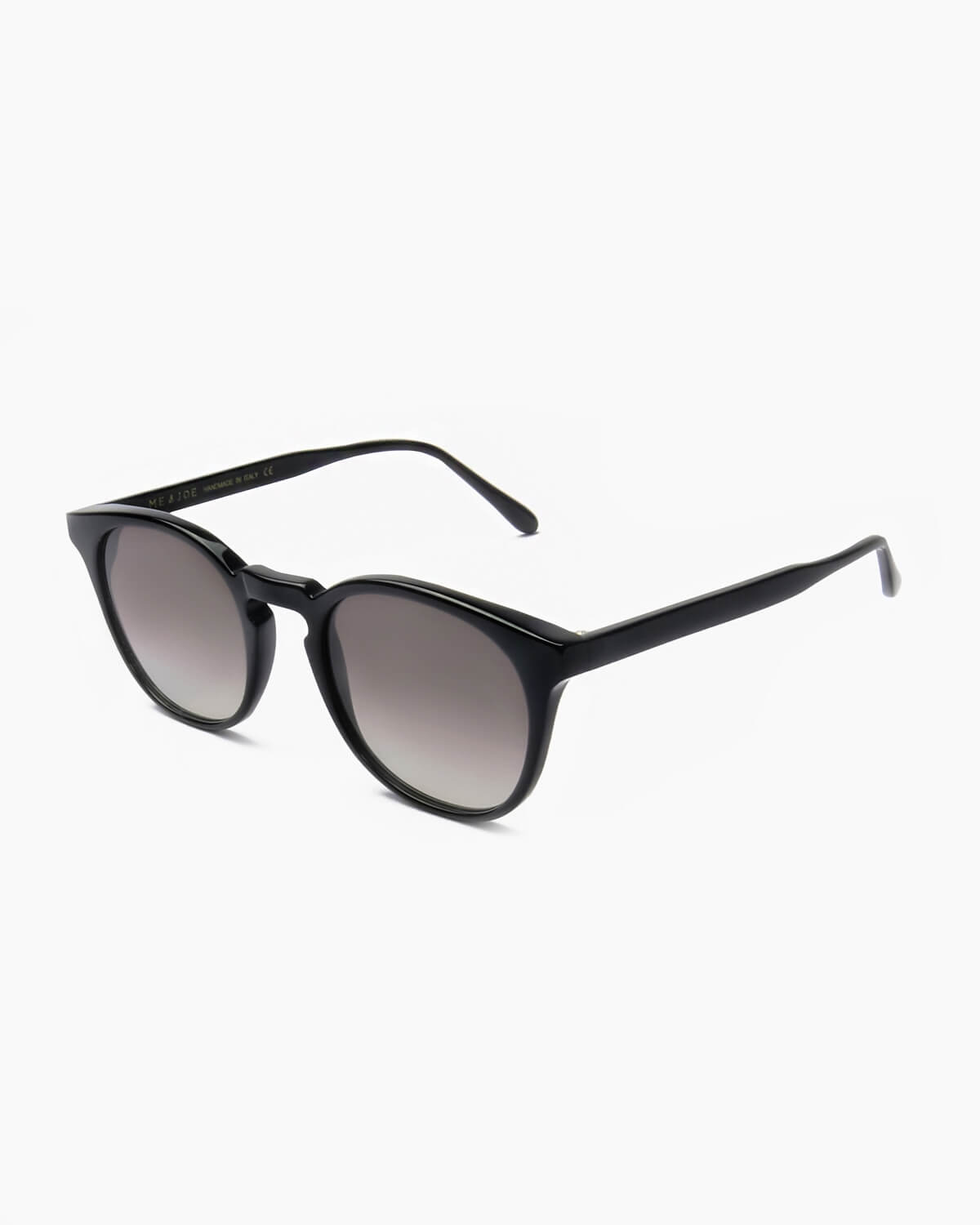 ME & JOE Dustin black sunglasses with gradient grey lenses – front three-quarter view