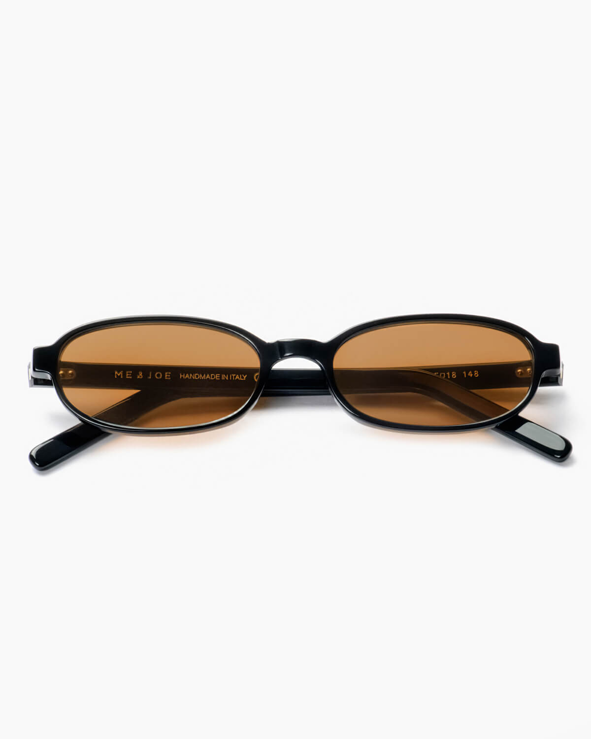 ME & JOE Iris sunglasses in black – front view on white background, Black frame, Sunset lenses

