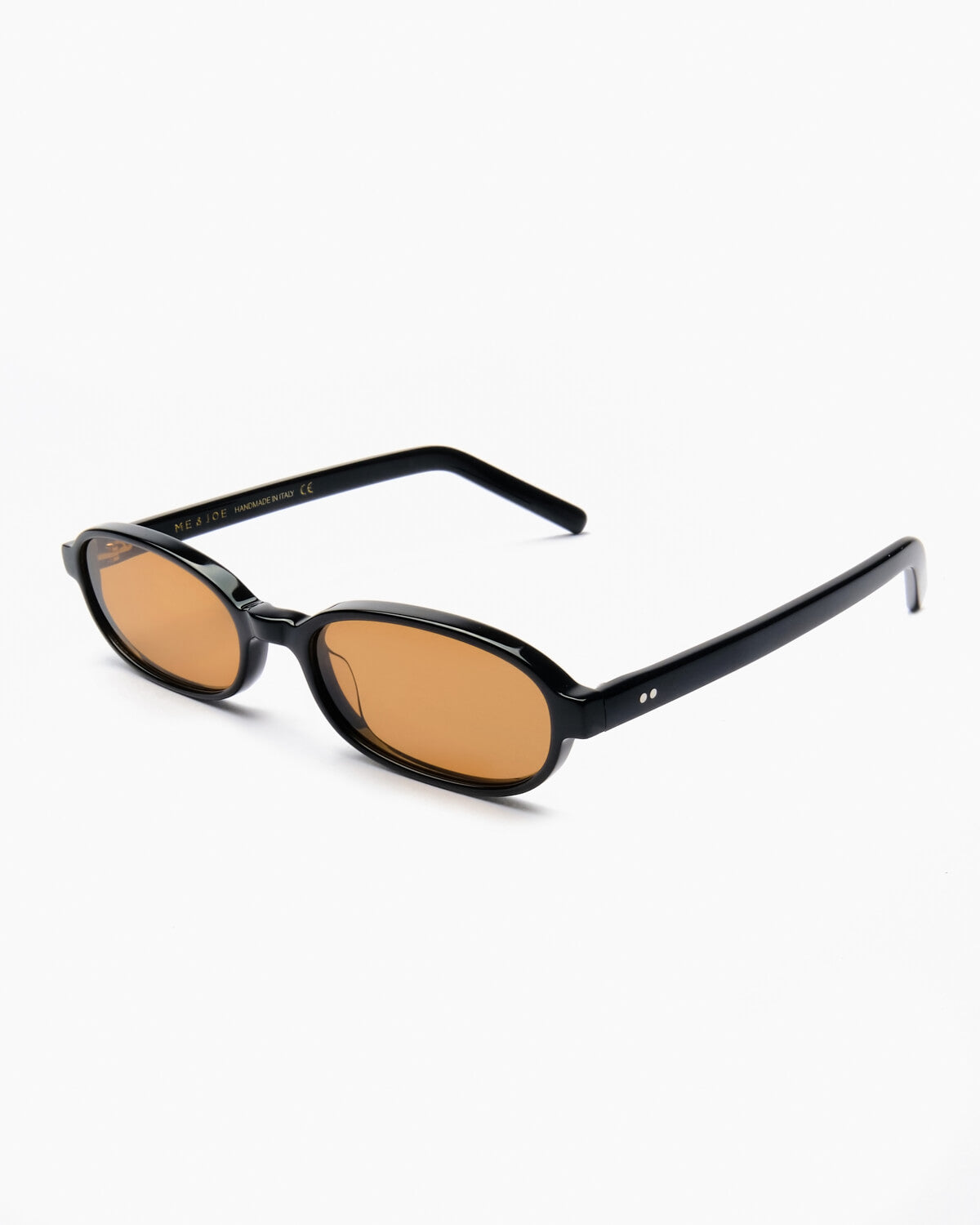 ME & JOE Iris sunglasses in black – side view showing profile, Black frame, Sunset lenses
